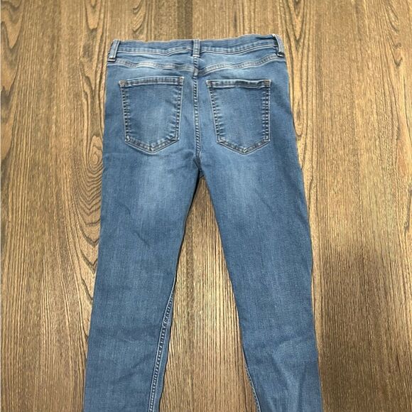 Free People Medium Wash Blue Distressed Raw Hem Skinny Jeans Size 28 - Picture 8 of 11